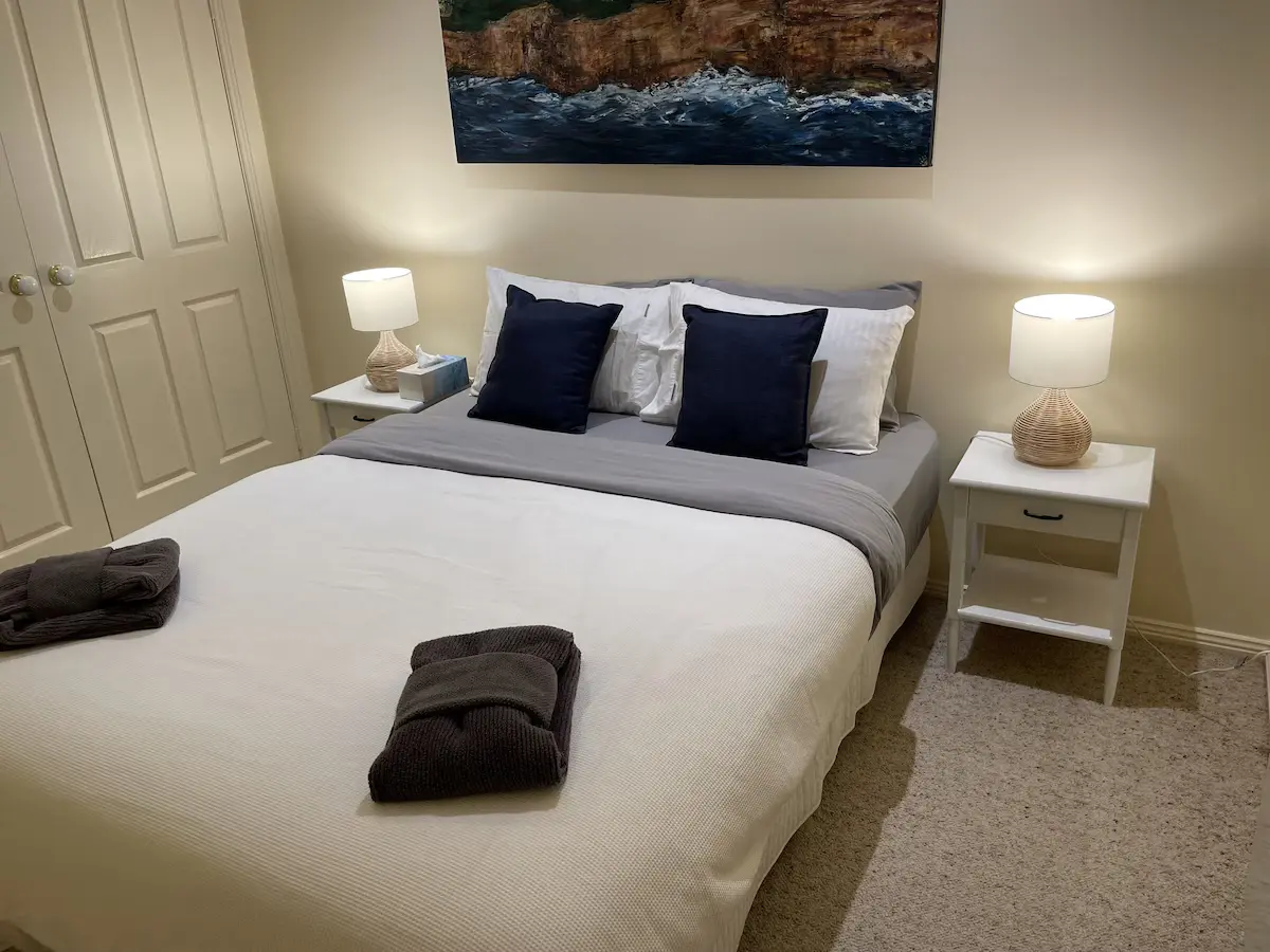 Bedroom 1 with queen bed at Kilmeedy